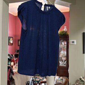 Ladies lightweight pullover top